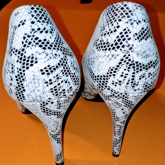 Heels - Picture 1 of 3